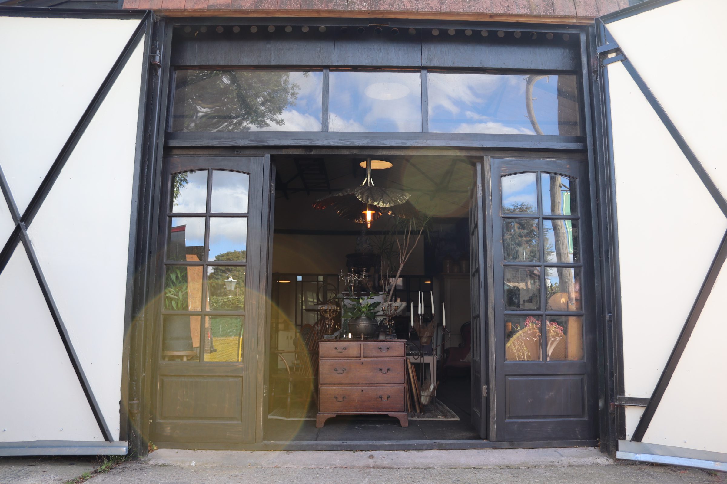 Lysanders Antiques - Sawbridgeworth - Hertfordshire